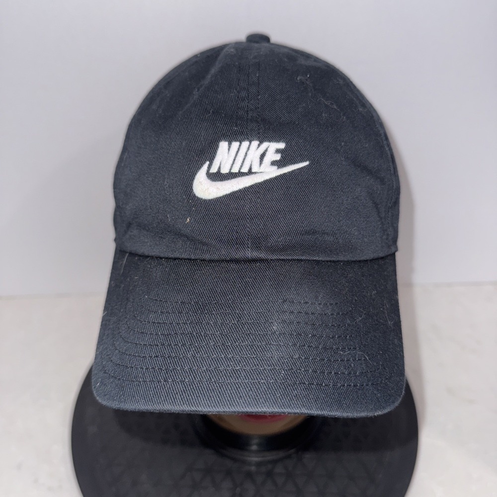 NIKE Rise Structured Swoosh Flex Futura Hat Black/White Size M/L